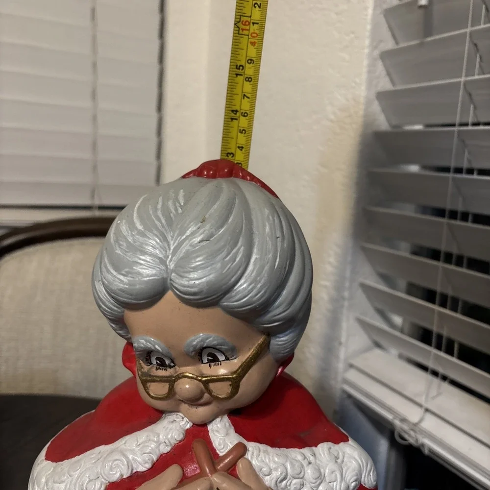 Vintage Santa Mrs. Claus Knitting 13